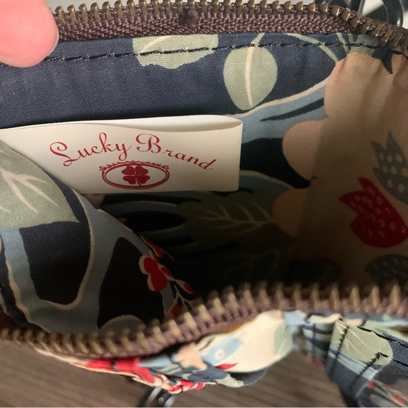 Lucky Brand Jeans Embossed Leather Zip ID Wallet Blue & Red Floral Inside NWT - Picture 5 of 12